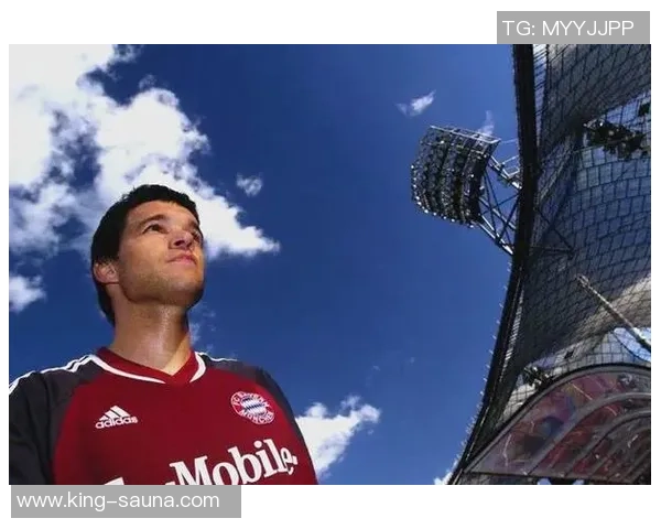 我钟爱的足球明星们：他们的传奇故事与球场背后的坚持